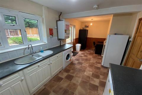 4 bedroom terraced house to rent, Boundary Crescent, Beeston, NG9 2QY