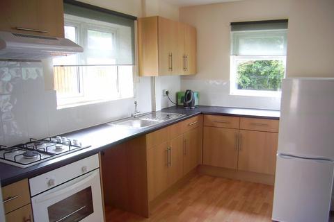 3 bedroom semi-detached house to rent, Queens Road, Beeston, NG9 2GS