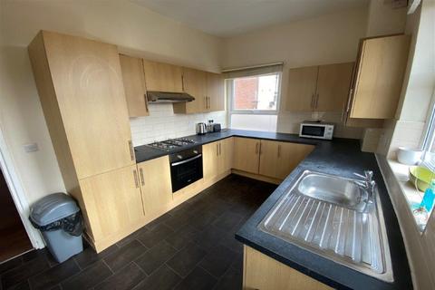 1 bedroom in a flat share to rent, Room in shared flat, High Rd, Beeston, NG9 2LF