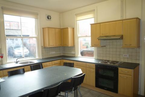 6 bedroom terraced house to rent, Castle Boulevard, City, NG7 1FE