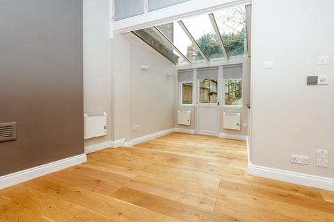 Studio to rent, Thurlow Park Road,  West Dulwich, SE21