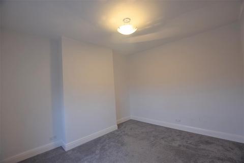 3 bedroom apartment to rent, Green Lane, Northwood