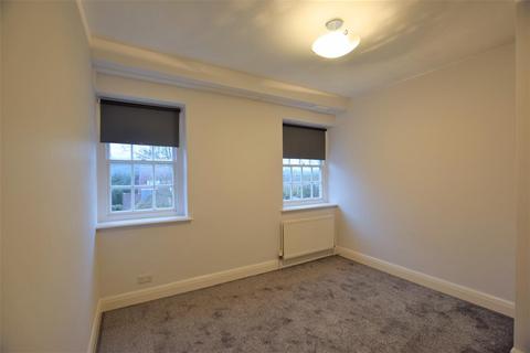 3 bedroom apartment to rent, Green Lane, Northwood