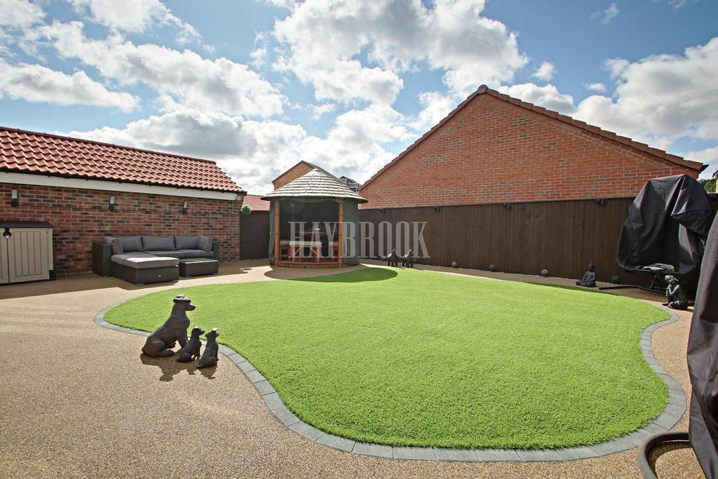 Hazelwood Drive, Barnsley 4 bed detached house £240,000