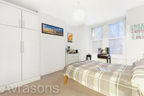 3 bedroom flat to rent, ST. ALPHONSUS ROAD, CLAPHAM,