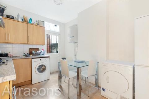 3 bedroom flat to rent, ST. ALPHONSUS ROAD, CLAPHAM,