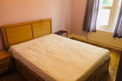 1 bedroom in a house share to rent - Beautiful Double room for single Female WALTHAMSTOW  E17
