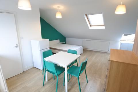 Studio to rent, Tubbs Road, Willesden Junction NW10