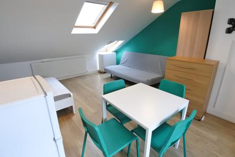 Studio to rent, Tubbs Road, Willesden Junction NW10