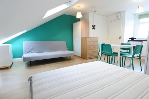 Studio to rent, Tubbs Road, Willesden Junction NW10