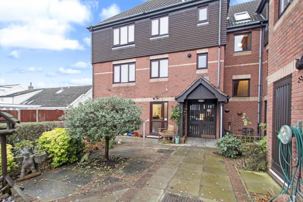 Barton Lodge Uppleby Road Poole Dorset 1 bed ground floor flat £85,000