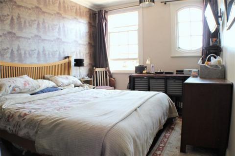 undefined, HAMPTON COURT