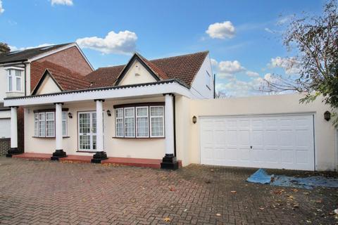 5 bedroom detached bungalow to rent, Goodmayes lane, Goodmayes  IG3