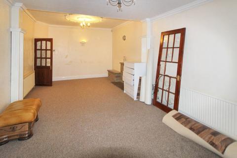 5 bedroom detached bungalow to rent, Goodmayes lane, Goodmayes  IG3