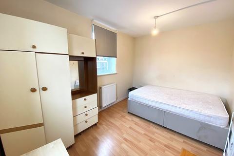 2 bedroom flat to rent, St. James's Road, Southsea