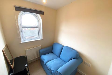 2 bedroom flat to rent, St. James's Road, Southsea