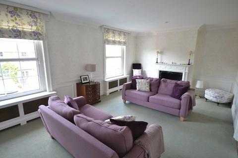 4 bedroom end of terrace house to rent, Theydon Grove, Epping