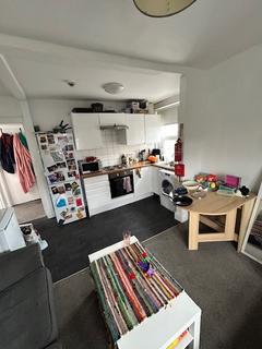 5 bedroom flat to rent, Whiteladies Road, Clifton, Bristol BS8