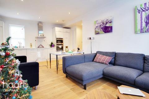 2 bedroom apartment to rent, Bromells Road, London