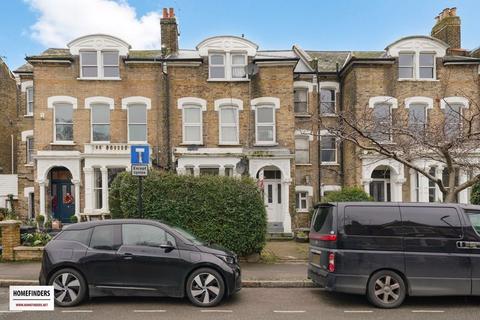 Studio to rent, Queen Elizabeths Walk, Stoke Newington N16