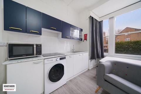 Studio to rent, Queen Elizabeths Walk, Stoke Newington N16