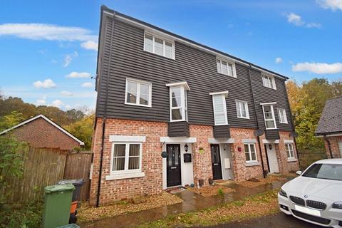 4 bedroom terraced house to rent, Richards Field, Basingstoke RG24