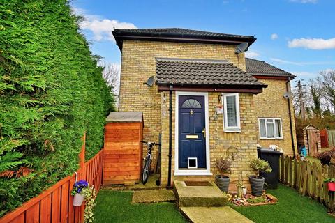 2 bedroom semi-detached house to rent, Renown Way, Basingstoke RG24