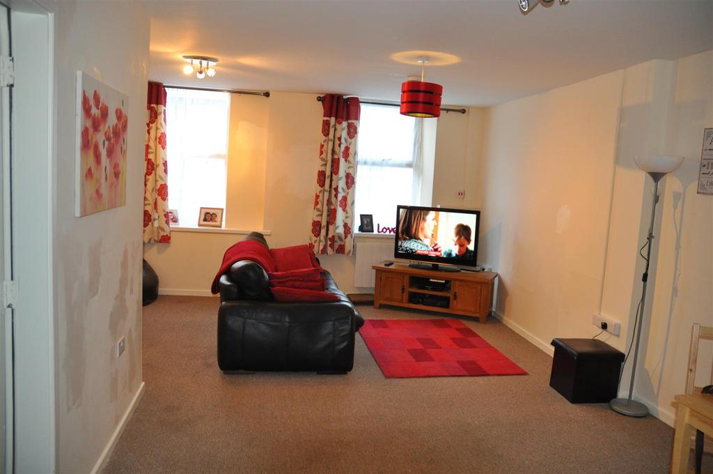Cybi Place, Holyhead 3 bed house £480 pcm (£111 pw)