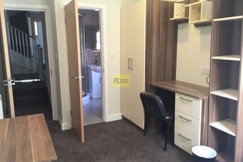 6 bedroom terraced house to rent, First Avenue, Birmingham B29