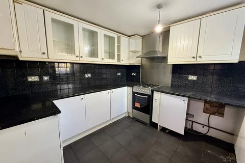 3 bedroom terraced house to rent, Thorncliffe Road, Norwood Green