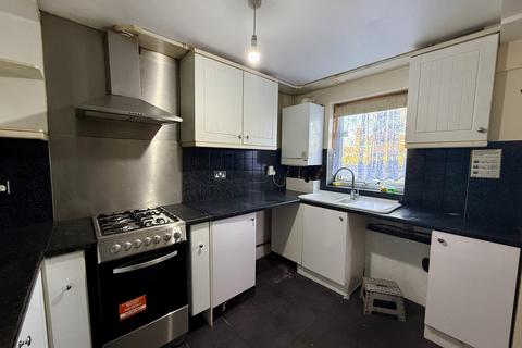 3 bedroom terraced house to rent, Thorncliffe Road, Norwood Green