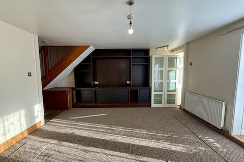 3 bedroom terraced house to rent, Thorncliffe Road, Norwood Green