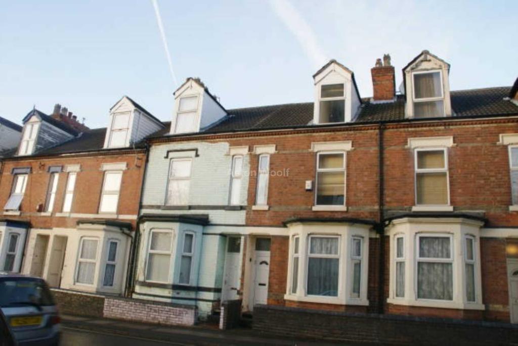 Hartley Road, Nottingham NG7 3AD 3 bed terraced house £700 pcm (£162 pw)