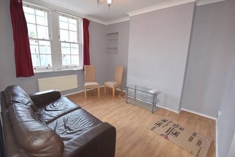 2 bedroom flat to rent, The Square, Fulham Palace Road, London W6