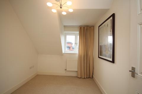 2 bedroom apartment to rent, Bridge Avenue Maidenhead Berkshire