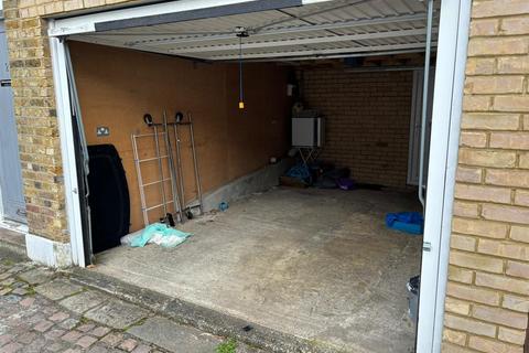 Garage to rent - Fulham SW6 SW6