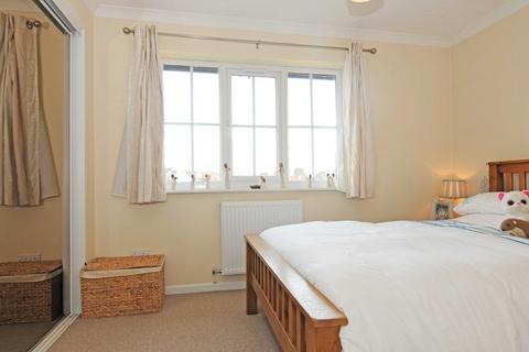 2 bedroom terraced house to rent, Oak Close Exminster Exeter Devon