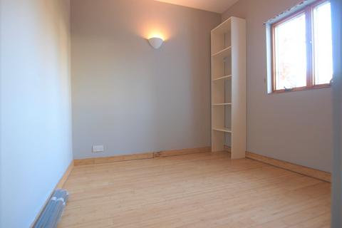 3 bedroom flat to rent, Hanley Road, Finsbury Park, N4