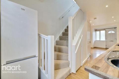 undefined, Chigwell Road, London