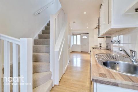 undefined, Chigwell Road, London