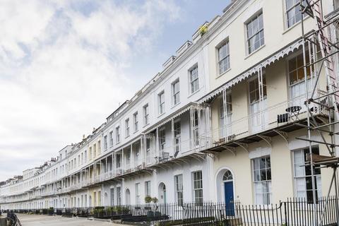 2 bedroom flat to rent - Royal York Crescent, Clifton, BS8