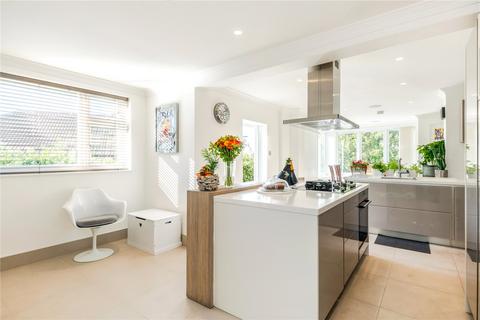 1 Hampton Close, London, SW20 0RY