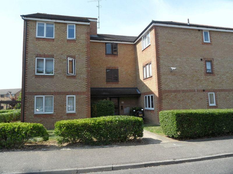 Two Bedroom Ground Floor Flat in Danbury Crescent, South Ockendon