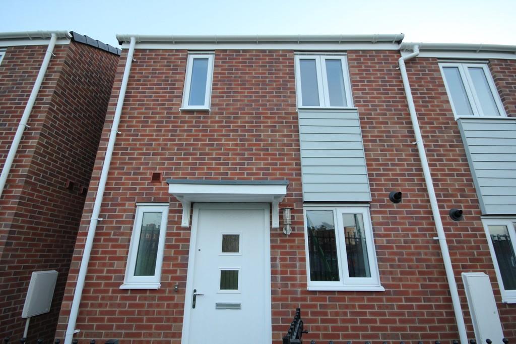 Ebenezer Street, West Bromwich, B70 2 bed semidetached house £750