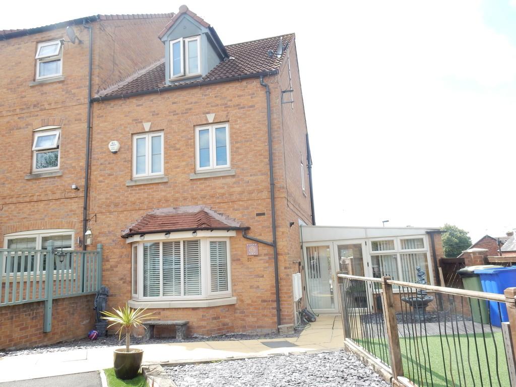 Maple Leaf Gardens, Worksop 6 bed townhouse £160,000