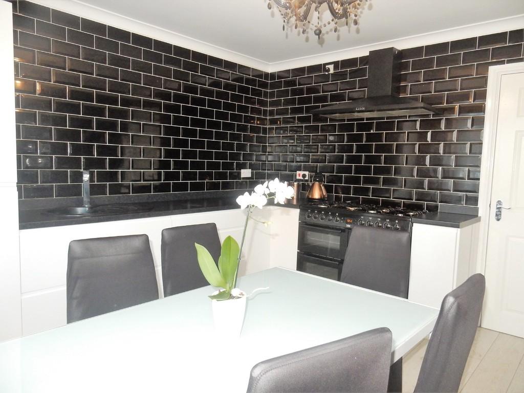 Maple Leaf Gardens, Worksop 6 bed townhouse £160,000
