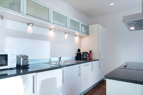 2 bedroom apartment to rent, Discovery Dock Apartments West, 2 South Quay Square, E14