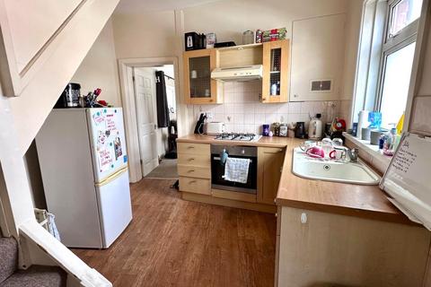 1 bedroom house to rent, Withermoor Road, Winton