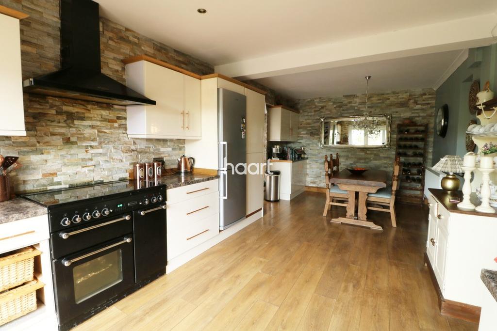Boundary Road, Newark 5 bed semidetached house £270,000