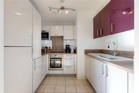 2 bedroom flat to rent, Labyrinth Tower, London E8